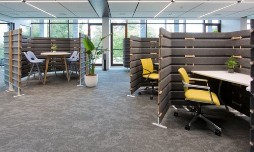 ekologiczne trendy w biurowych przestrzeniach, jak je wprowadzić